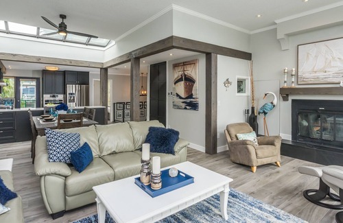 Yellow Point Copropriété | Luxueux Oceanfront Condo - vue panoramique sur l'océan - bain à remous, piscine et quai