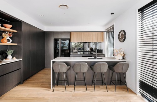 Papamoa Beach Maison | Luxurious Oceanfront Family Retreat with Pool - Papamoa
