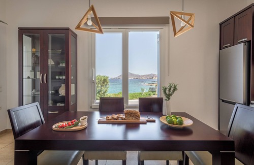 Apollonia Villa | Luxueuse villa en bord de mer avec coucher de soleil et bain à remous