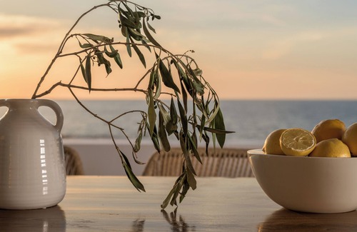 Apollonia Villa | Luxueuse villa en bord de mer avec coucher de soleil et bain à remous