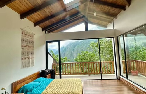 Calacali Lit Et Petit-Déjeuner | Luxurious Panoramic Suite at The Cloud Forest Retreat w/ views & modern comforts