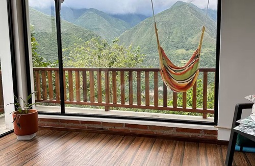 Calacali Lit Et Petit-Déjeuner | Luxurious Panoramic Suite at The Cloud Forest Retreat w/ views & modern comforts