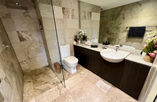 Saint Kilda South Appartement | Luxurious Penthouse Oasis with Spa