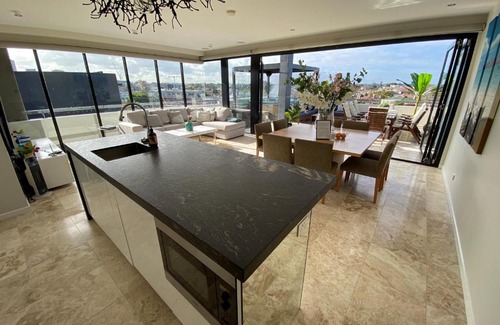 Saint Kilda South Appartement | Luxurious Penthouse Oasis with Spa