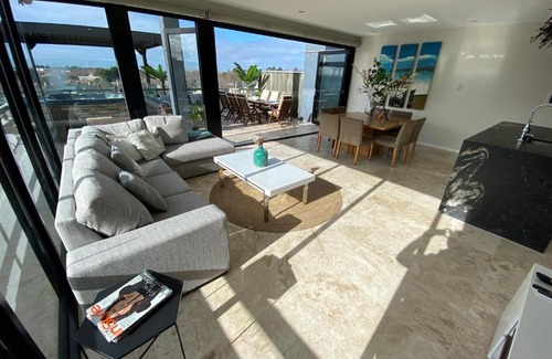 Saint Kilda South Appartement | Luxurious Penthouse Oasis with Spa