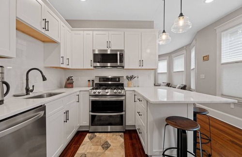 West New Haven Appartement | Luxurious private 2 bedroom apartment inspired and designed for medical professionals.
