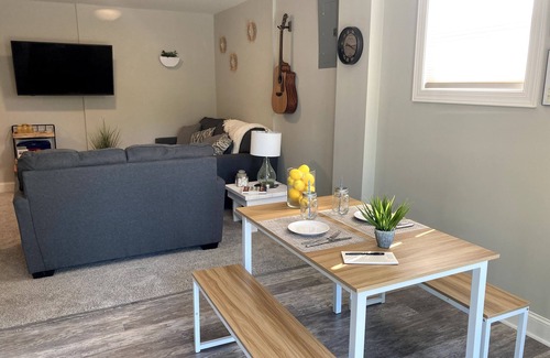 Hermitage Appartement | Luxurious Private Suite with King-Sized Bed, Patio, and Massage Chair!