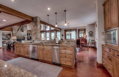Three Peaks Maison | Luxurious private home in Raven Golf Club