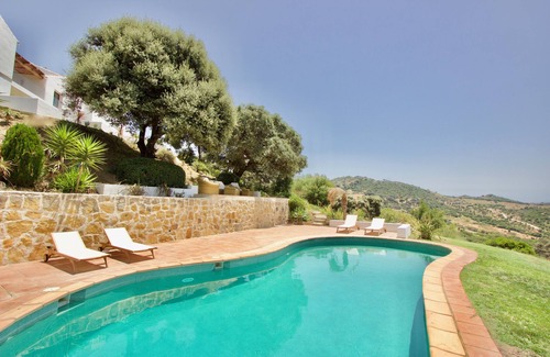 Gaucin Villa | Luxueuse Villa privée avec piscine et grand jardin dans un domaine sécurisé