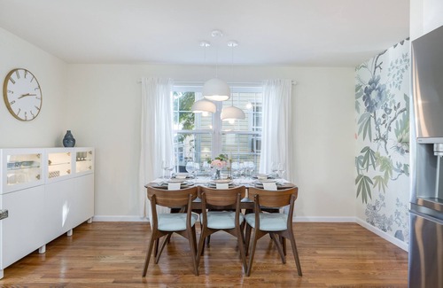 Newark Appartement | Luxurious 3BR/2BTH w/ Free Parking & Quick NYC Access