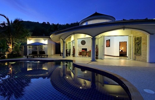 Sa Khu Villa | La villa « Orchid », avec piscine privée et domestique, occupe un lieu de rêve.