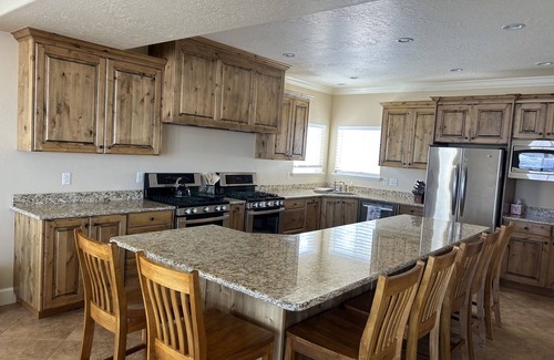 Fairview Cabine | Luxurious retreat nestled near Fairview, Utah! Perfect for family reunions!