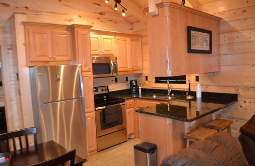 Shreveport Cabine | Luxueux chalet romantique en bois rond au nord de Shreveport
