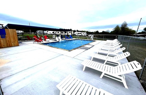 Shreveport Cabine | Luxueux chalet romantique en bois rond au nord de Shreveport