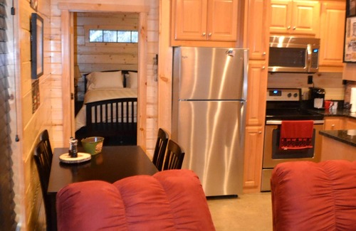 Shreveport Cabine | Luxueux chalet romantique en bois rond au nord de Shreveport