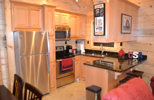 Shreveport Cabine | Luxueux chalet romantique en bois rond au nord de Shreveport