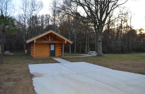 Shreveport Cabine | Luxueux chalet romantique en bois rond au nord de Shreveport