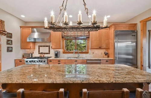 Windham Cabine | LUXURIOUS & SERENE SKI-IN/ SKI-OUT "Winterfell" LODGE