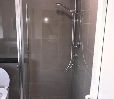 Lansbury Maison | Luxurious Soft Water Air Conditioning TV 5 Bed Arcade House
