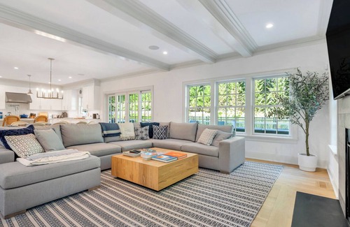 North Sea Maison | Luxurious Southampton Retreat with Pool, Resort-Style Living & Prime Location
