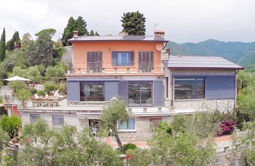 Camaiore Villa | Villa toscane dans un cadre exceptionnel, piscine et vue sur mer