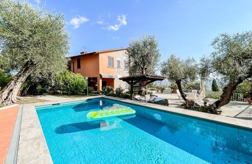 Camaiore Villa | Villa toscane dans un cadre exceptionnel, piscine et vue sur mer