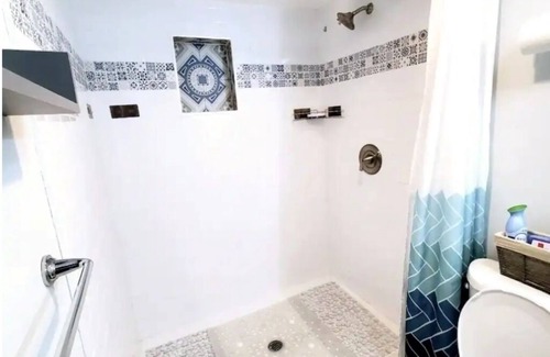 Fairmount Heights Maison | Luxurious, spacious, private access suite in MD, near DC, and VA's attractions.