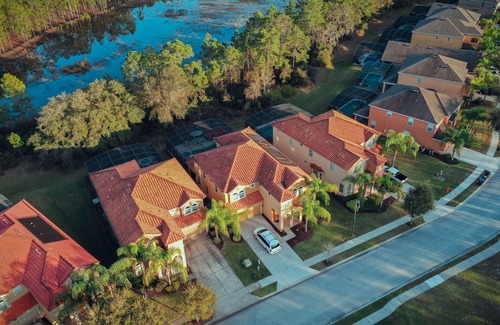 Watersong Villa | Villa familiale de luxe de 6 CH, neuve avec piscine privative & spa. Aucun détail n'a été épargné.