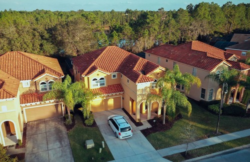 Watersong Villa | Villa familiale de luxe de 6 CH, neuve avec piscine privative & spa. Aucun détail n'a été épargné.