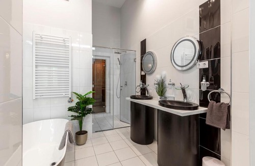 Terezvaros Appartement | Luxurious & Spacious Downtown Residence in Liszt Ferenc Square