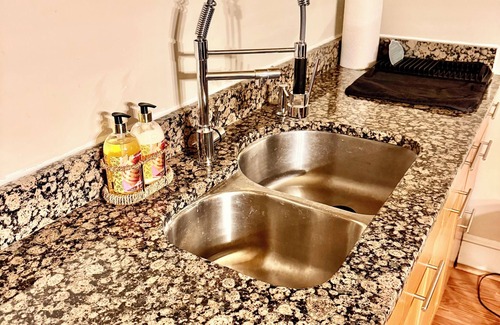 Clifton Appartement | Luxurious spacious suite w. private entrance 2 bedrooms f. bath f. kitchen gym!