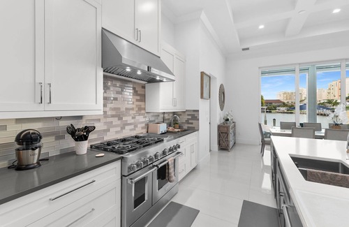 Marco Island Maison | Luxurious Spacious 6-bedroom, 8-Bath house on fantastic Marco Island