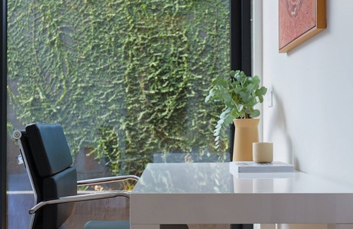 St Kilda Maison | Luxurious Stay with Rooftop Terrace in heart of St Kilda. Pet Friendly