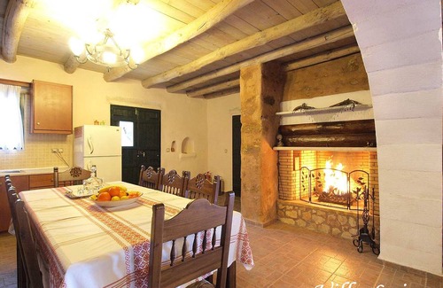 Pyrgos Psilonerou Villa | ★ Luxurious stone villa, totally private pool, peaceful, near sea, WiFi, parking