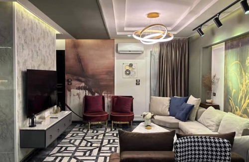 Warraq al Arab Appartement | Luxurious Stylish 2Bdr Residence in Kattameya