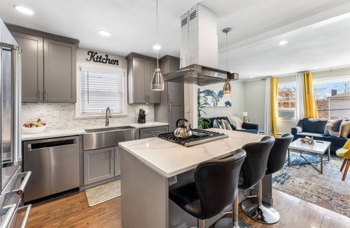 Irvington Appartement | Luxurious Suburban 3BR Oasis
