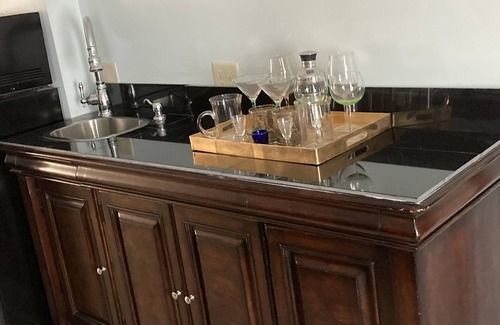 Galena Lit Et Petit-Déjeuner | Luxurious Suite in Galena B&B, King bed, Private Bath, Fireplace & Wet Bar