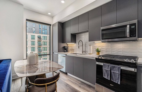 Buckhead Appartement | Luxurious Suite W/King Bed, Stellar Amenities & Free Onsite Parking!