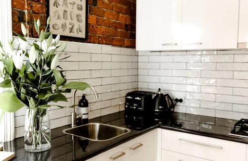 Bendigo Maison | Luxurious Terrace Home in Heart of Town