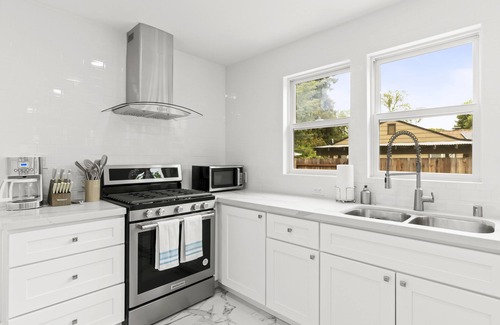 Santa Rosa Maison | Luxurious & Tranquil Home with Private Backyard