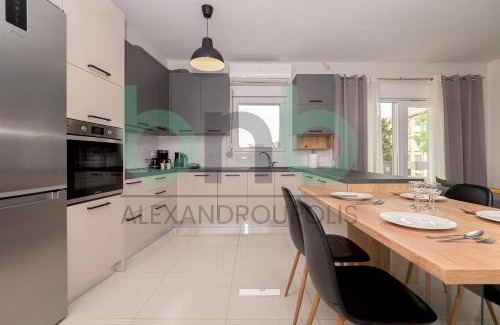 Alexandroupoli Appartement | Luxurious Tsimiski 3BDR 3rd Floor