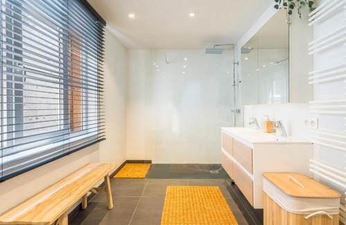 Vogelzang Maison | Luxurious, updated, warm & stunning Home terraces
