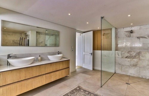 Fresnaye Villa | Luxurious Villa w Stunning Sea Views Noni Villa
