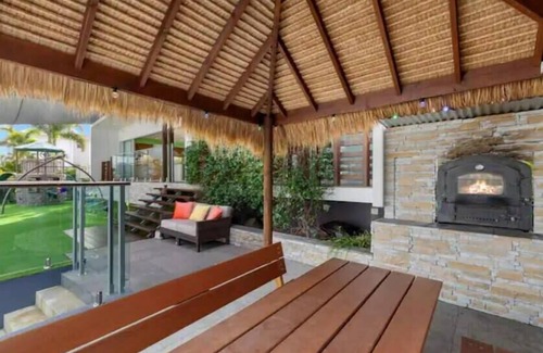 Pelican Waters Maison | Luxurious Waterfront 5Brm Canal Home Caloundra