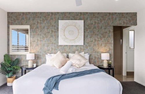Birtinya Maison | Luxurious Waterfront Paradise Stunning Views