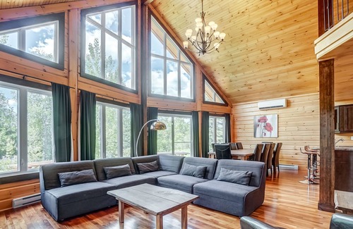 Cheneville Cabine | Luxurious Waterfront Retreat