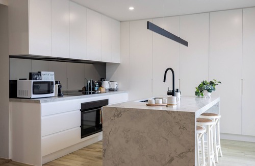 Oatley Maison | Luxurious Waterfront Retreat with Tennis Court