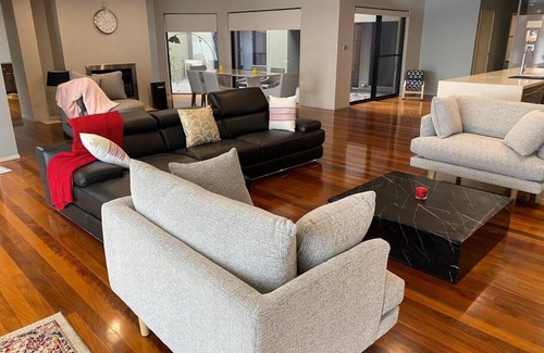 Coal Point Maison | Luxurious Waterfront with Jetty and Boatshed