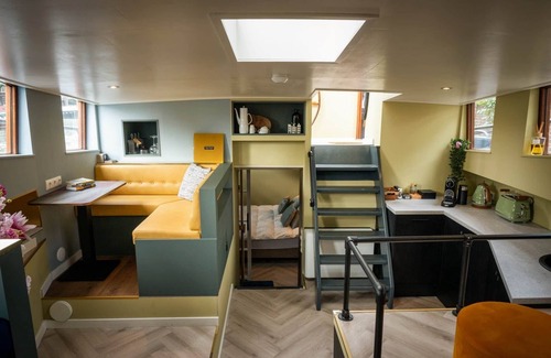 Amsterdam City Centre Location De Bateaux | Luxurious wellness houseboat - Captains Cabin