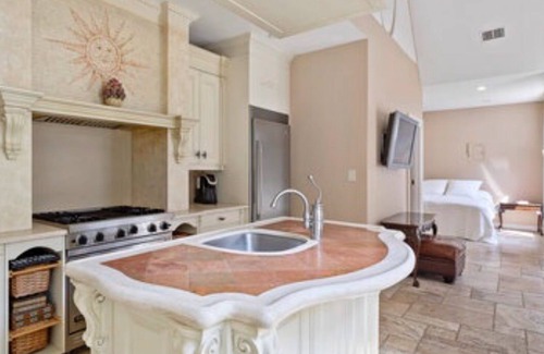 Saddle River Maison | Luxurious white brick villa